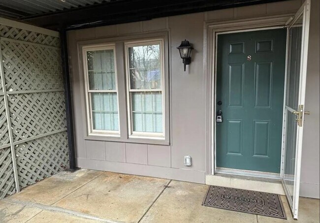 Building Photo - 3125 Colonial Way, Unit S