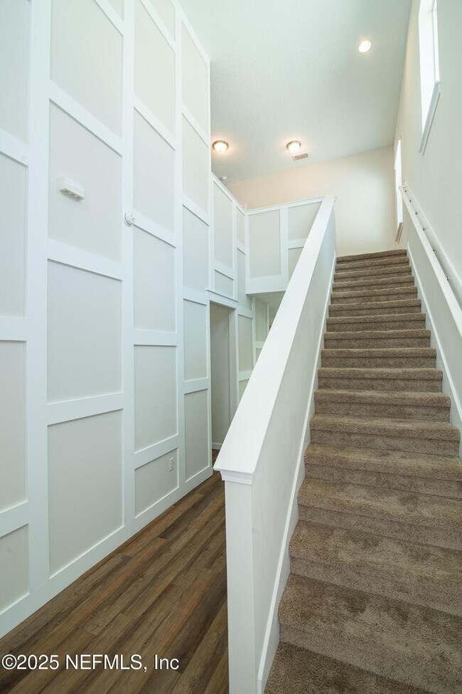 Building Photo - 690 Windermere Way