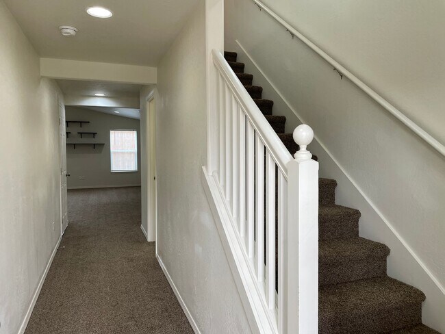 Foto del edificio - Very Nice 2 Story 3 Bedroom 2.5 Bath Home-...