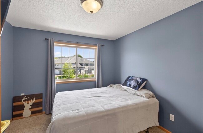 Foto del edificio - 7823 W 145th St