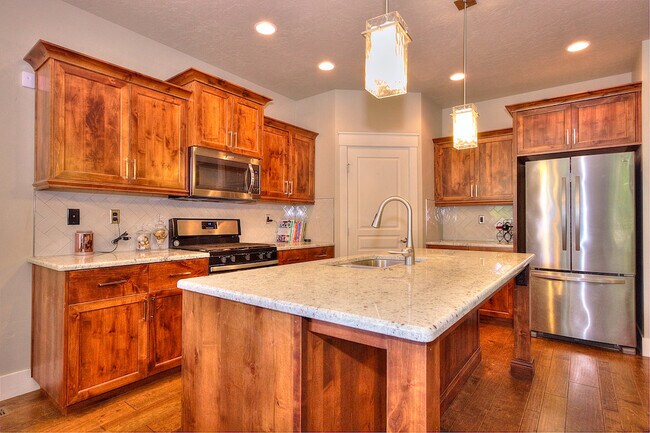 Foto del edificio - Beautiful Custom Home in Great Location