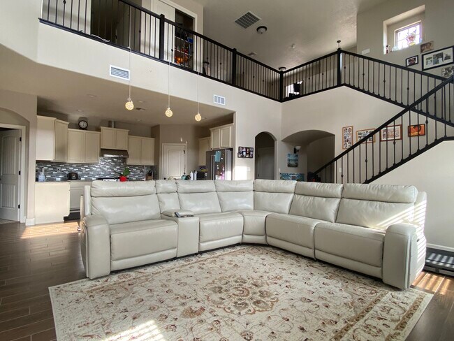 Building Photo - 8701 Desert Finch Ln NE