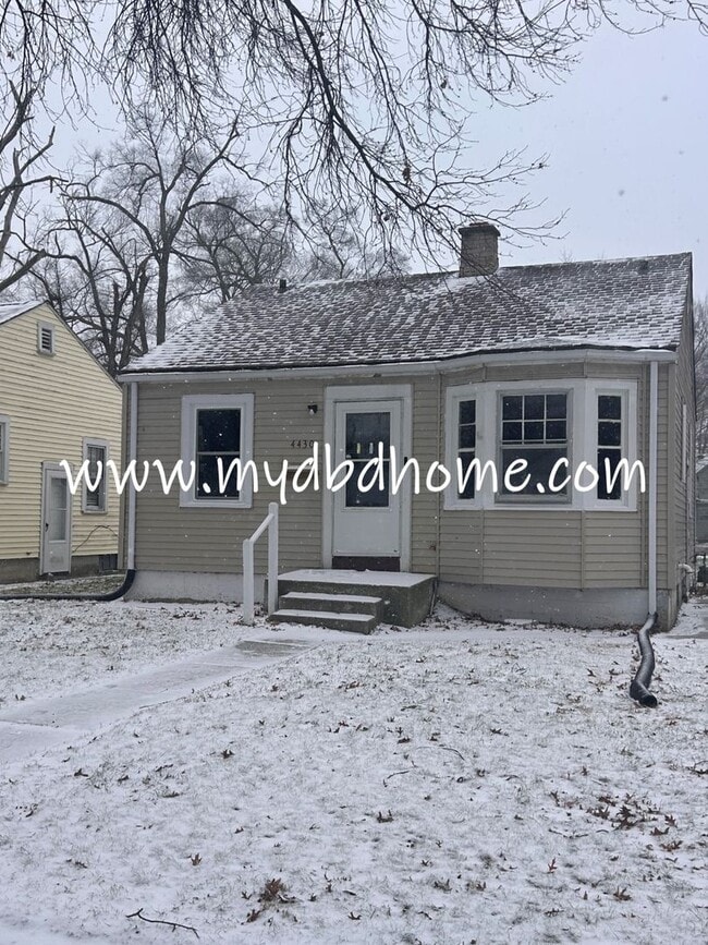 Building Photo - 4430 S Park Dr