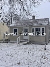 Building Photo - 4430 S Park Dr