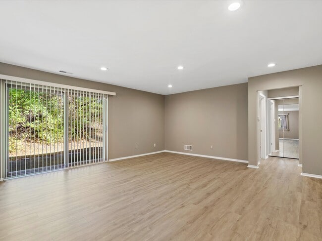 Building Photo - 26656 Farmbrook Villa Dr