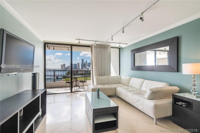 Foto del edificio - 555 NE 15th St