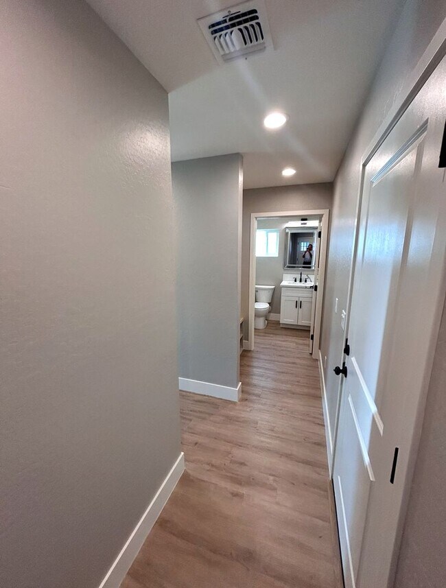 Building Photo - BRAND NEW! 3 bed plus den/loft, NO HOA, EX...