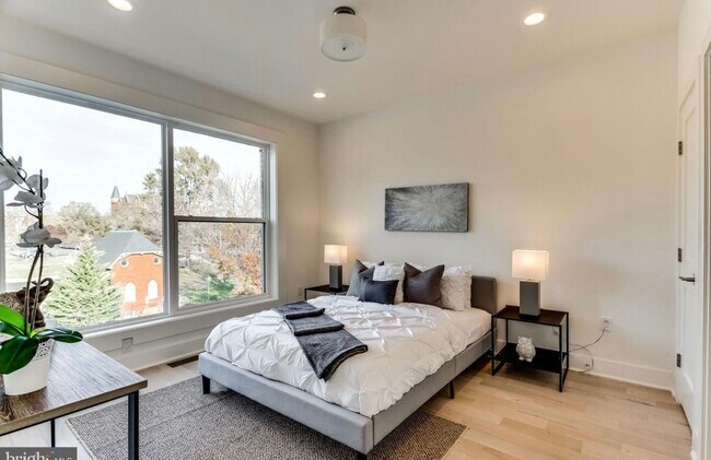 Dormitorio #1 - 631 Florida Ave NE