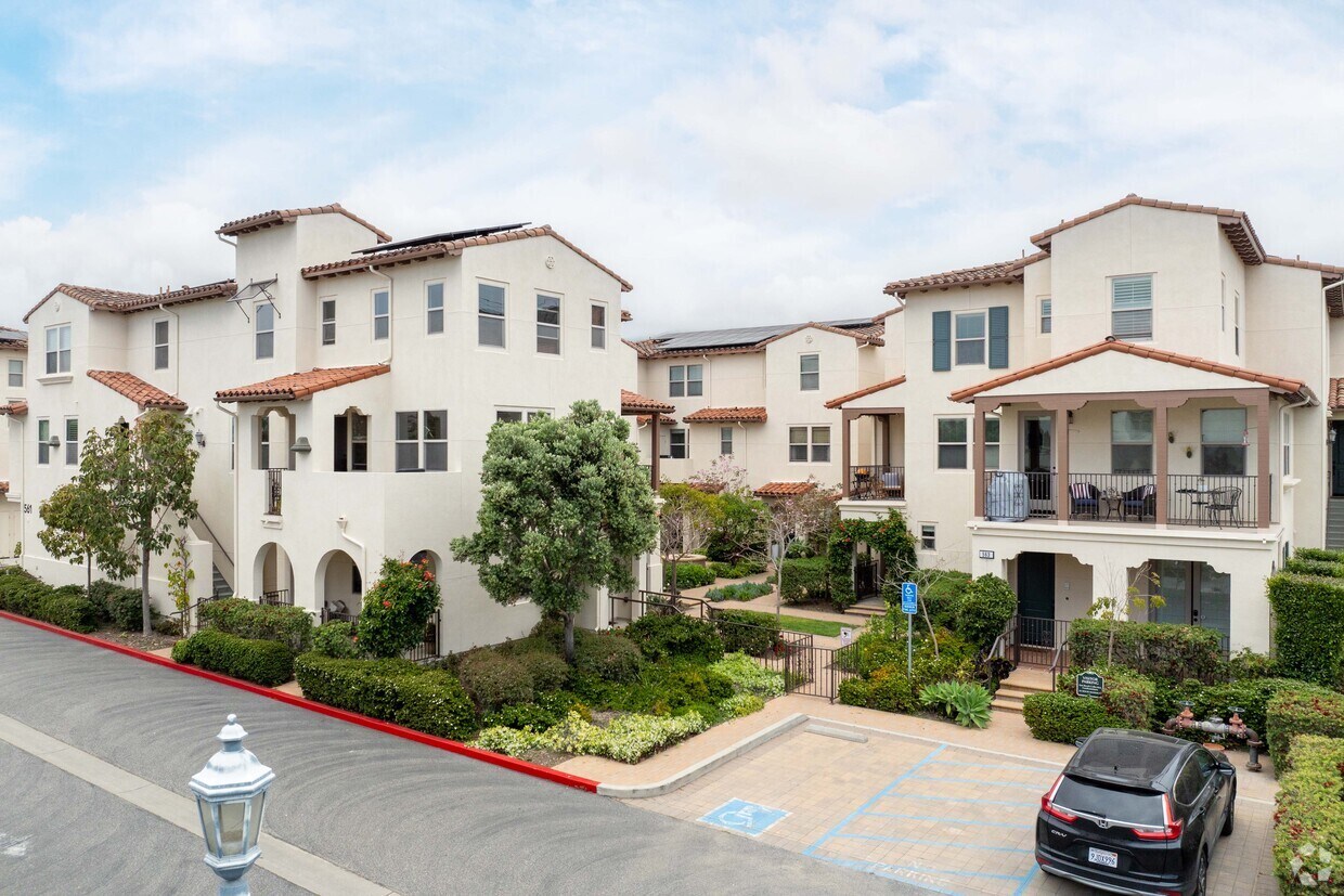 Primary Photo - 535-561 Montecito St