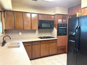 Building Photo - 4849 Larkspur St