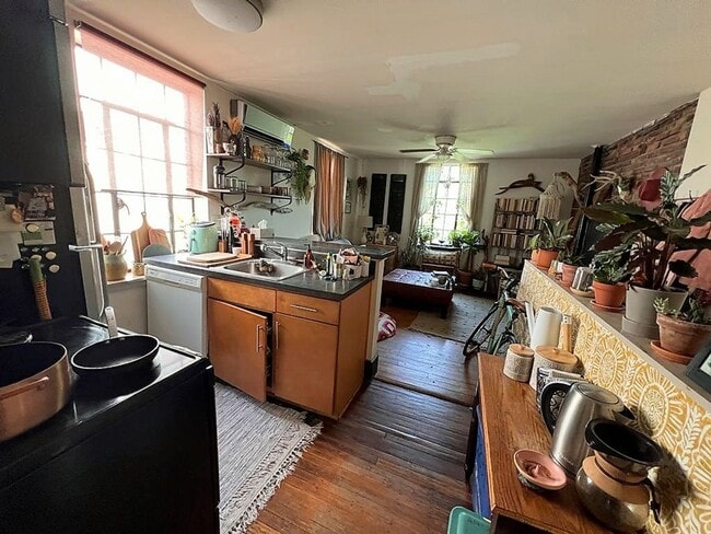 Photo - Spacious one bedroom unit in a great location in Brewerytown Apartment