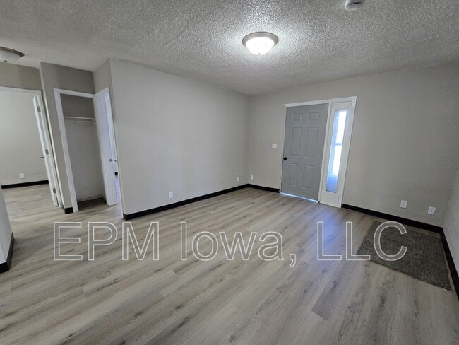 Foto del edificio - 1125 N Barclay St