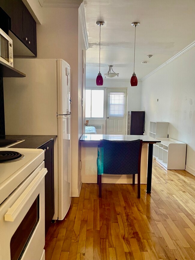 Building Photo - 3617 Rue Sainte-Famille