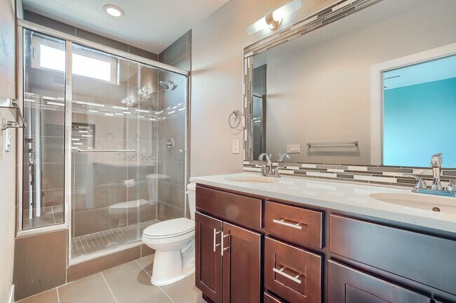 Foto del edificio - Two Bedroom Townhome in Denver
