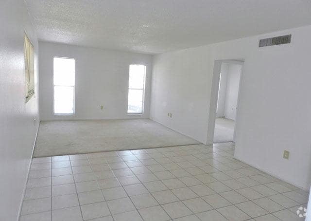 Sala de estar - FLORAL GARDENS APARTMENTS