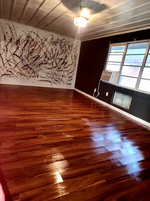 Foto principal - 3737 Maywood Ave