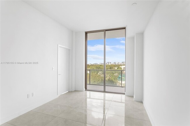 Foto del edificio - 2678 Tigertail Ave