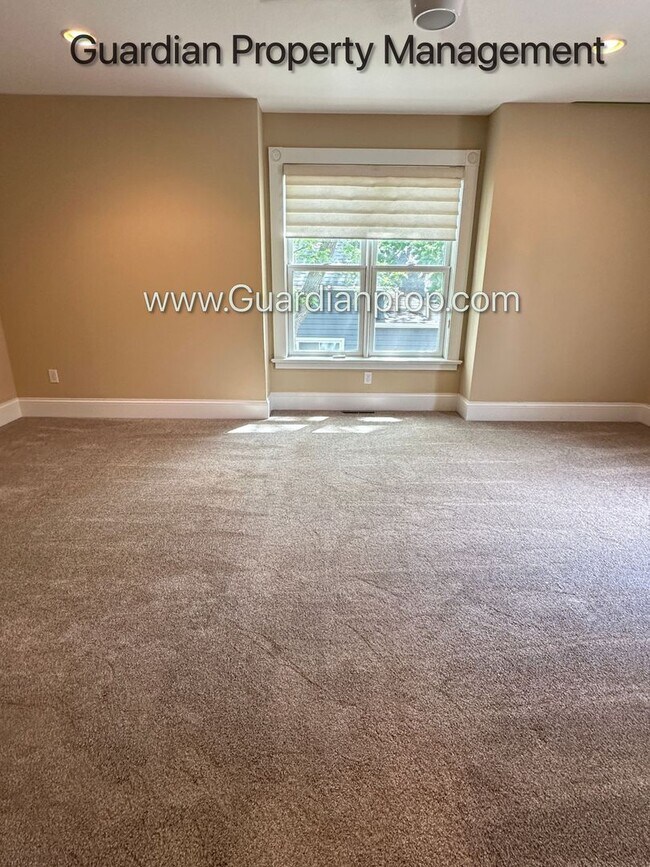 Foto del edificio - Downtown Hopkins SFH, Fenced Yard, Patio, Spacious Primary, 4 Car Detached Garage