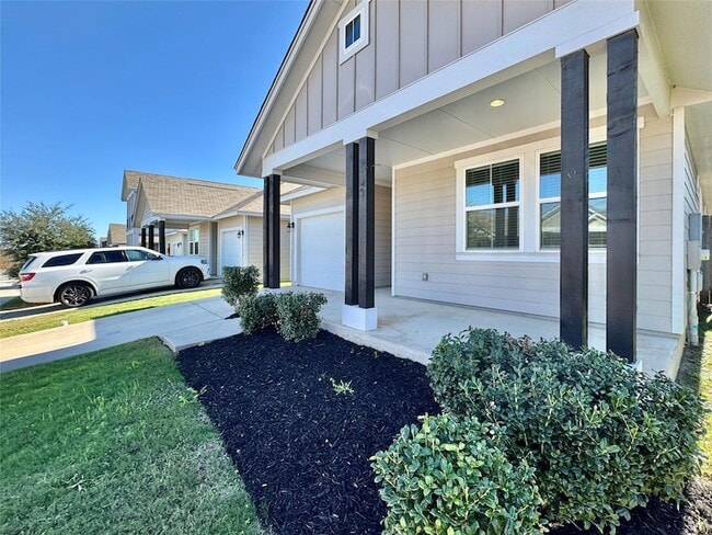 Foto del edificio - 320 La Escalera Dr