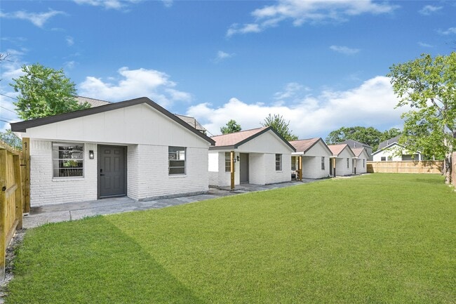 Building Photo - 8701 Bertwood St