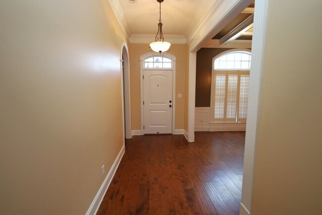 Building Photo - 4383 Kenilworth Cir