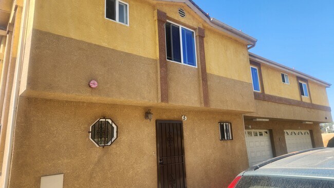 Foto del edificio - 14615 Chadron Ave