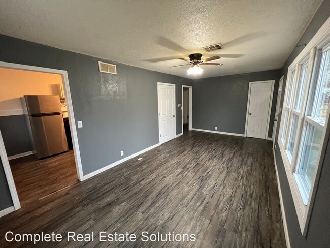 Building Photo - 2 br, 1 bath House - 1521 Custer St