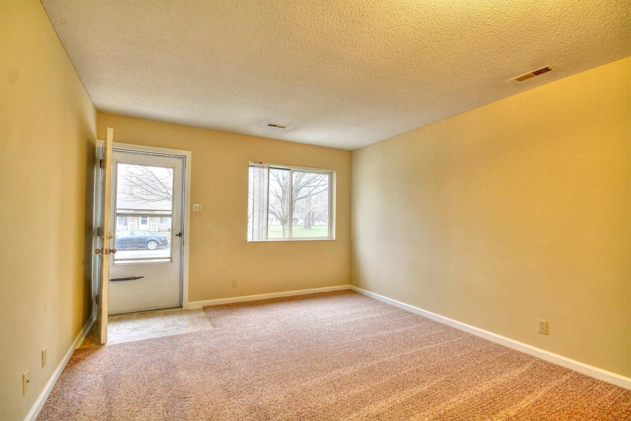 Primary Photo - 401 E Fairlawn Dr