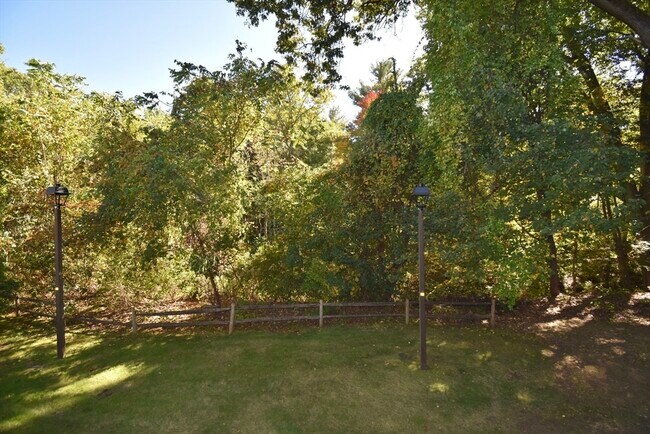 Foto del edificio - 15 Yorktown Dr