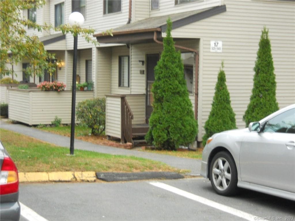 Primary Photo - 525 Cypress Rd