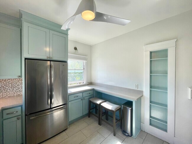 Foto del edificio - 3218 E 2nd St