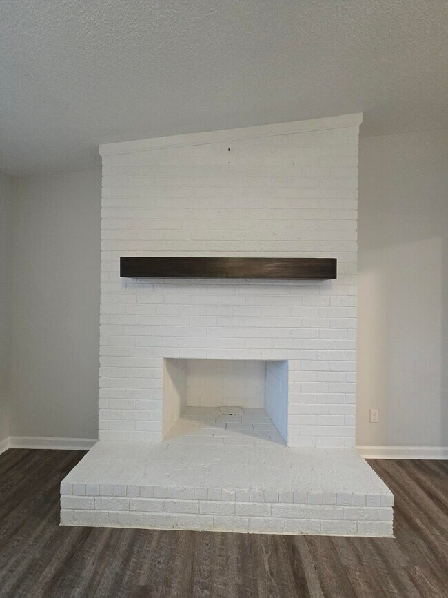 Foto del edificio - 620 Rainbow Dr