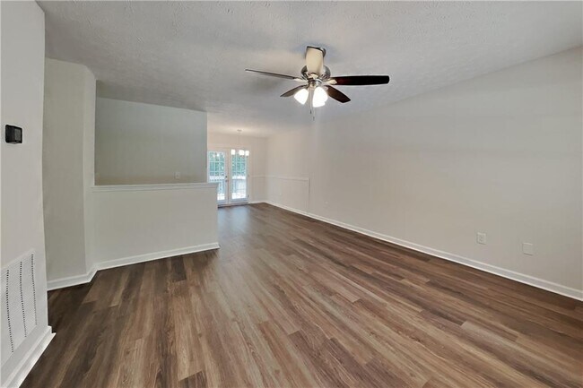 Building Photo - 6460 River Hill Dr
