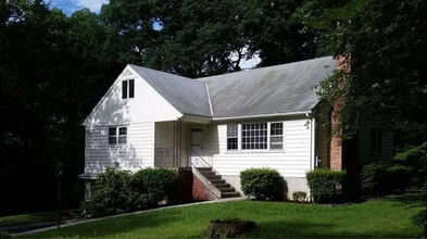 Building Photo - 9 Ridgeland Rd