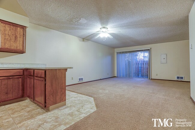 Photo - 15702 - 15708 SE 3rd Street Apartment