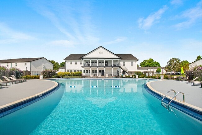 Lake Castleton Apartments