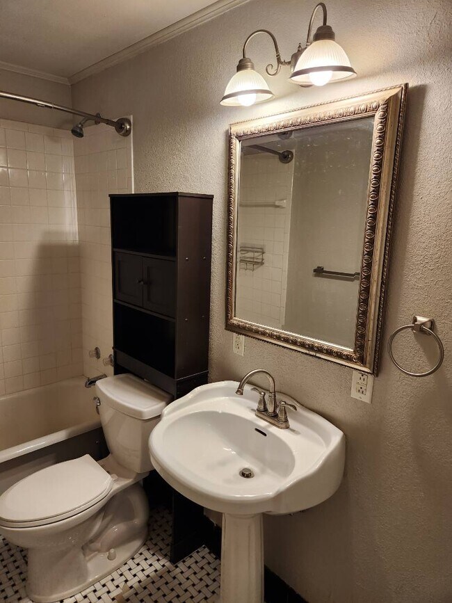 Bathroom 1 - 300 Hancock St