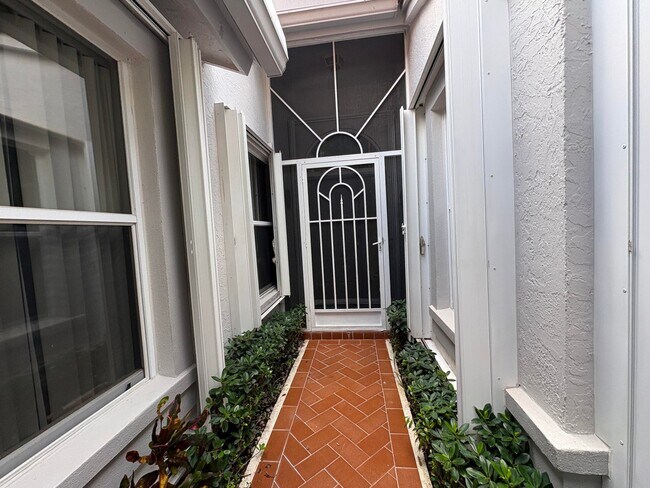 Foto del edificio - 7702 Majestic Palm Dr
