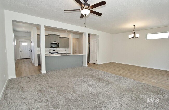 Foto del edificio - Gorgeous, Sparkling Clean Home, 15 Minutes...