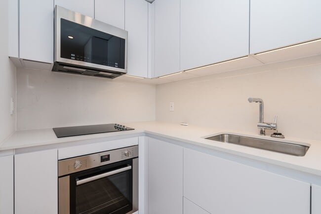 Building Photo - 263 Russell Hill Rd