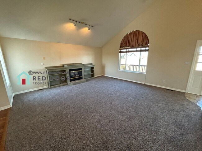 Building Photo - Country Comfort Meets Modern Convenience –...