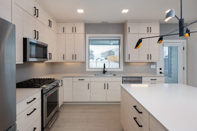 Foto del edificio - 2128 Dennison Ln
