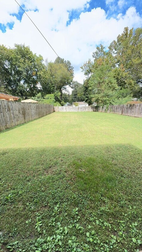 Foto principal - Charming 2-Bedroom Home with Carport & Sto...