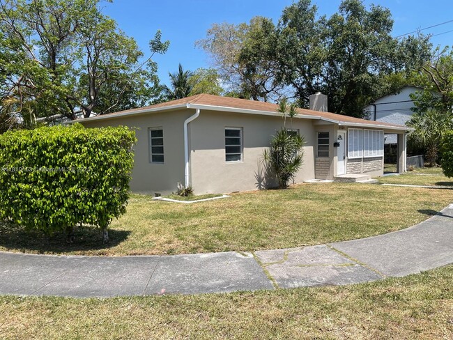 Building Photo - 8000 NE 8th Ct