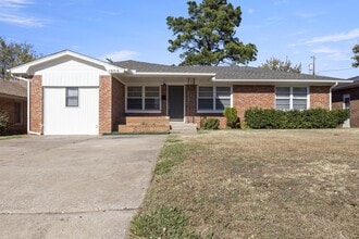 Building Photo - 1909 NE 52nd St