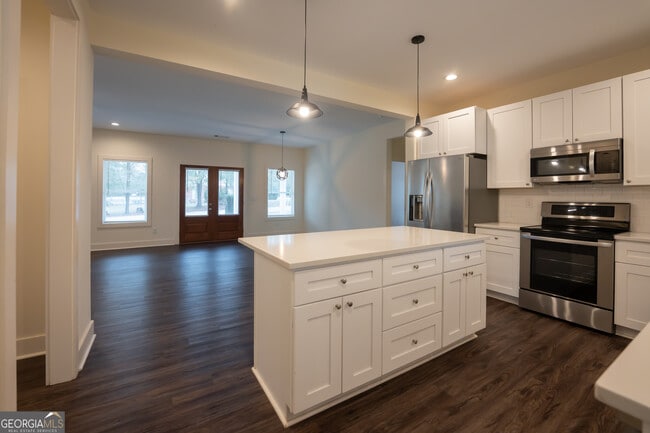 Building Photo - 1000 Bell Cir