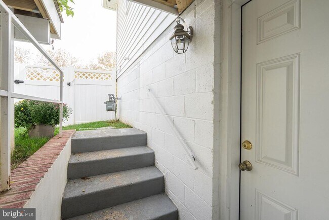Foto del edificio - 7605 Hayfield Rd