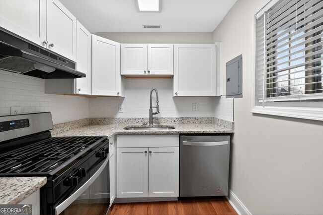 Foto del edificio - 2510 Peachwood Cir NE