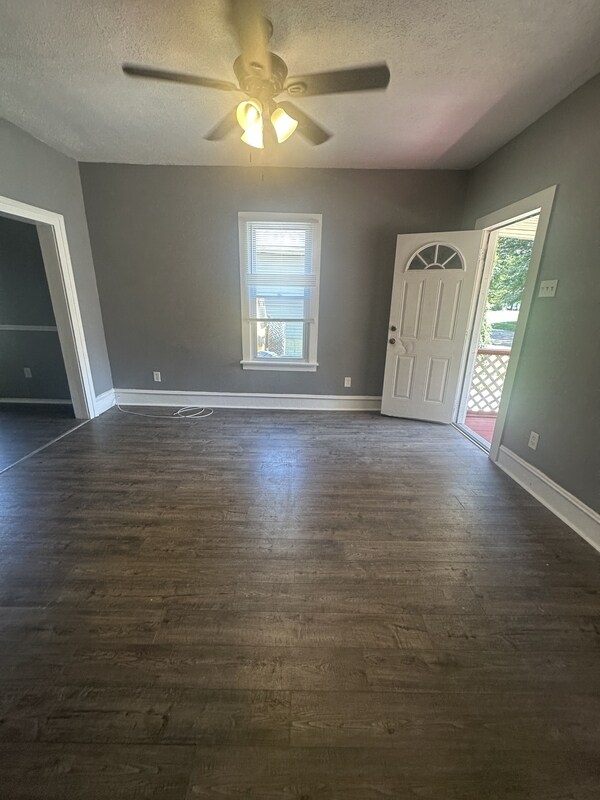Foto del edificio - 7404 Halle Ave