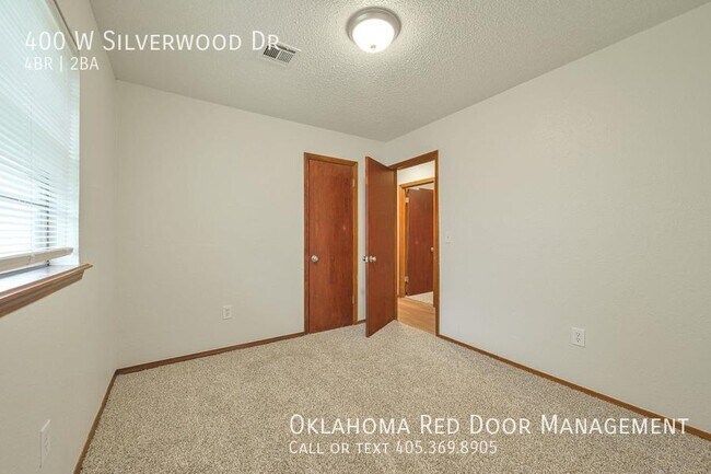Foto del edificio - 400 W Silverwood Dr